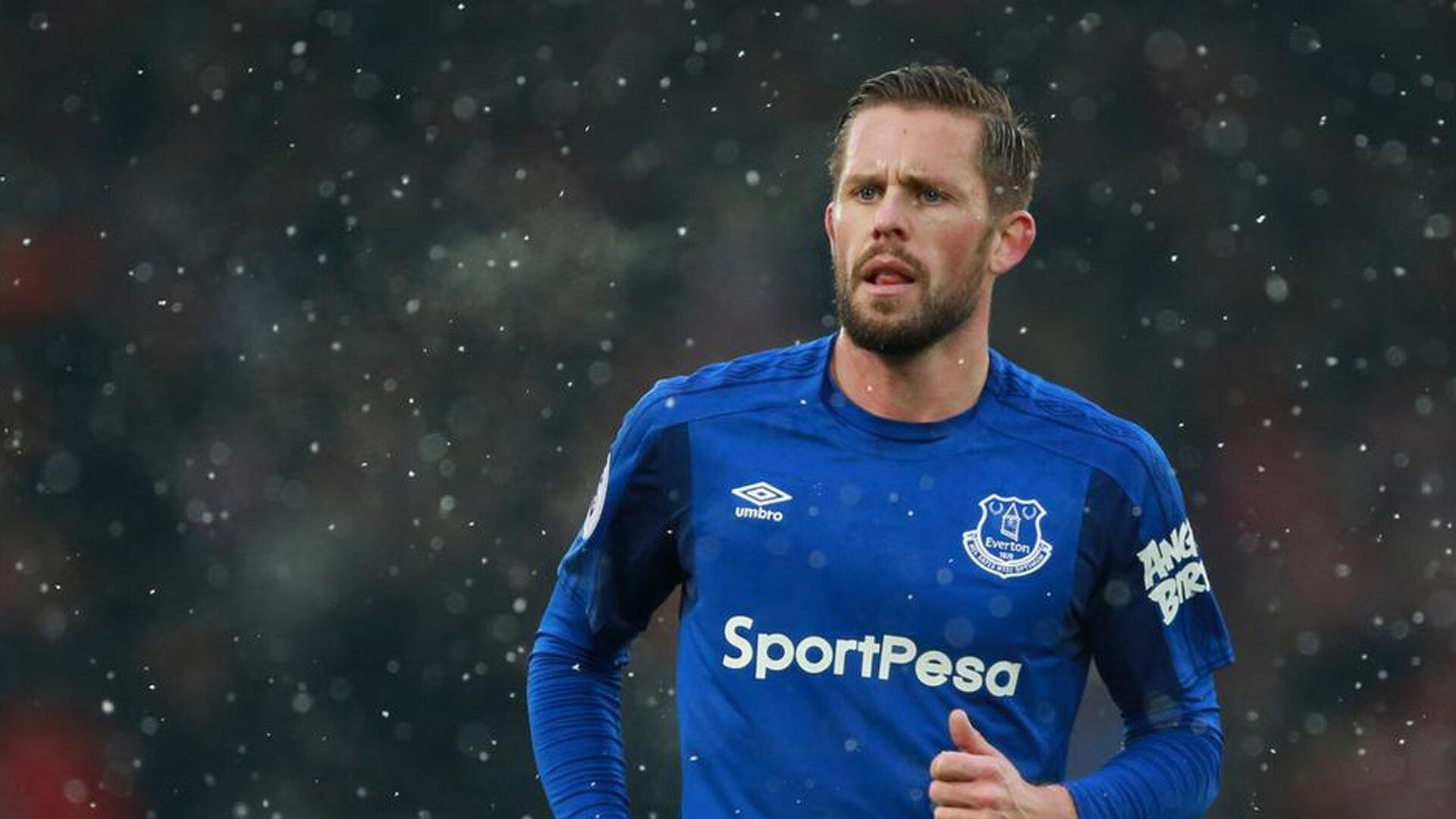 米兰足球官网-高强度比赛中如何保持防守效率,比赛关键时刻如何保证稳定发挥或超长发挥